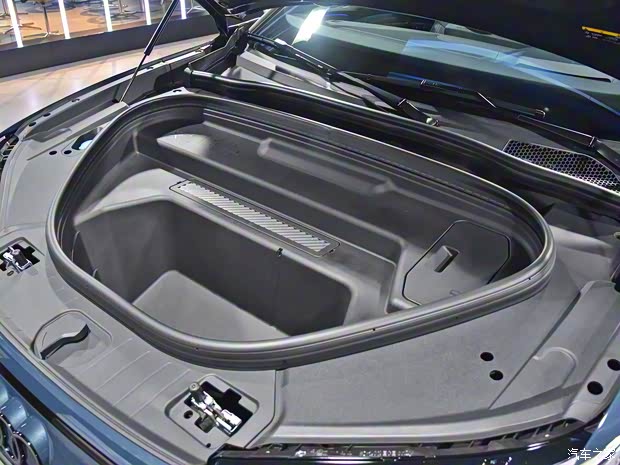 奥迪(进口) 奥迪Q6 e-tron(海外) 2024款 基本型 奥迪(进口) 奥迪Q6 e-tron(海外) 2024款 基本型