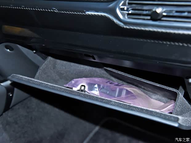 阿斯顿·马丁 V8 Vantage 2024款 4.0T V8 Coupe