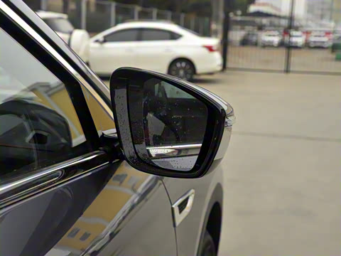 2025款 冠军版 1.5T 手动冠军 7座 2025款 冠军版 1.5T 手动冠军 7座