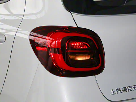 2025款 四门版 臻享+款 2025款 四门版 臻享+款