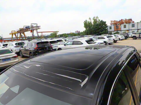 2024款 240TURBO 四驱尊耀版 5座 2024款 240TURBO 四驱尊耀版 5座