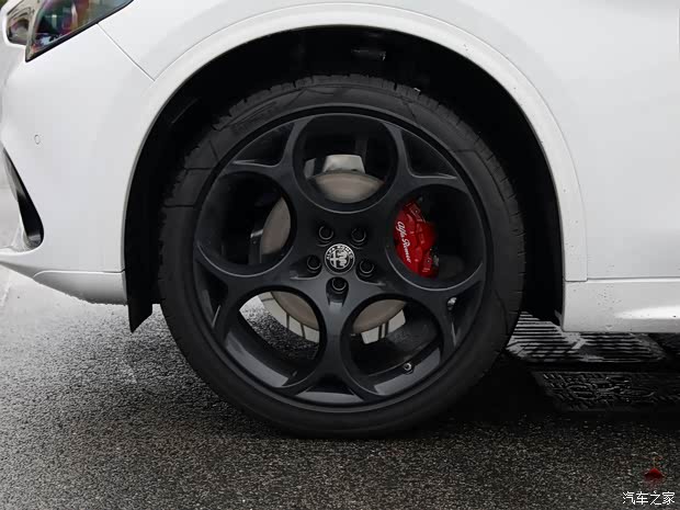 阿爾法·羅密歐 Stelvio斯坦維 2024款 2.0T 280HP Tributo Italiano 致敬傳奇版