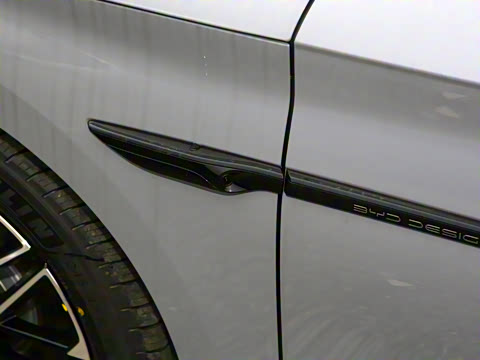 2025款 EV 智驾版 701KM尊荣型 2025款 EV 智驾版 701KM尊荣型