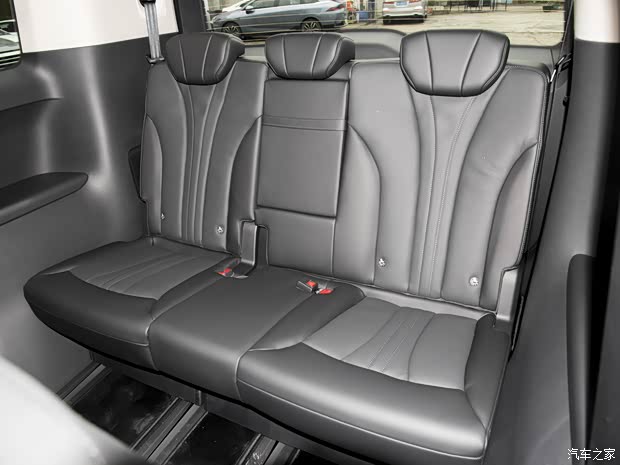 一汽红旗 红旗HQ9 PHEV 2024款 20TD 基本型 一汽红旗 红旗HQ9 PHEV 2024款 20TD 基本型