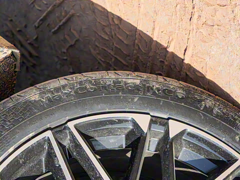 2025款 EV 智驾版 605KM尊荣型 2025款 EV 智驾版 605KM尊荣型