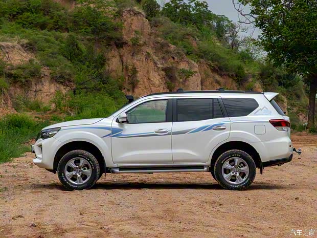 鄭州日產(chǎn) 帕拉丁 2024款 2.0T 四驅(qū)紀念版