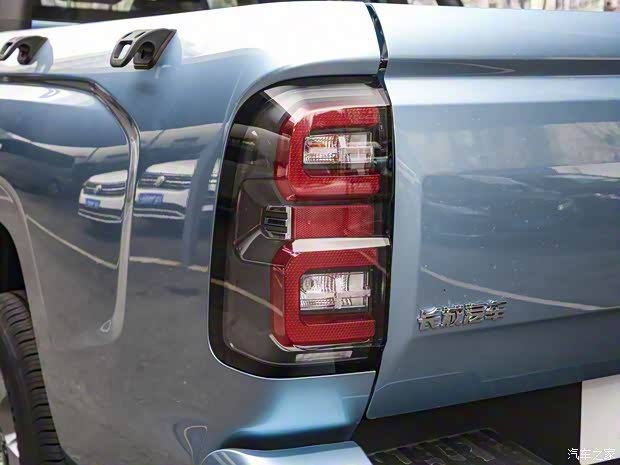 長(zhǎng)城汽車(chē) 金剛炮 2024款 2.0T自動(dòng)8AT柴油四驅(qū)精英型平箱