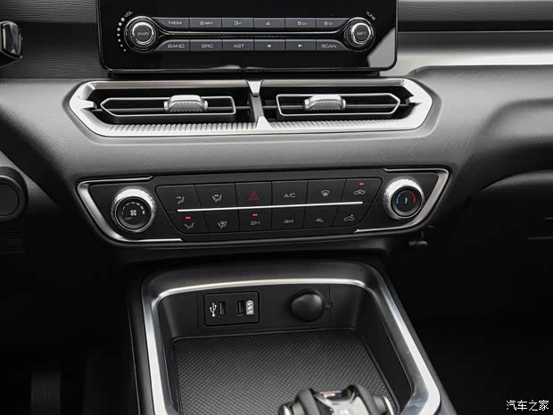 長(zhǎng)城汽車(chē) 金剛炮 2024款 2.0T自動(dòng)8AT柴油四驅(qū)精英型平箱