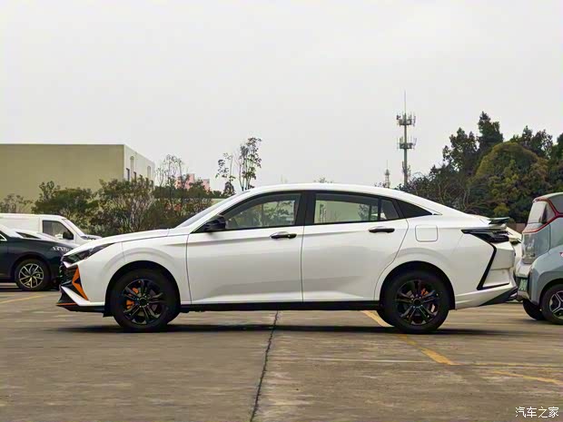 东风乘用车 奕炫 2024款 1.5T 自动劲擎版 东风乘用车 奕炫 2024款 1.5T 自动劲擎版