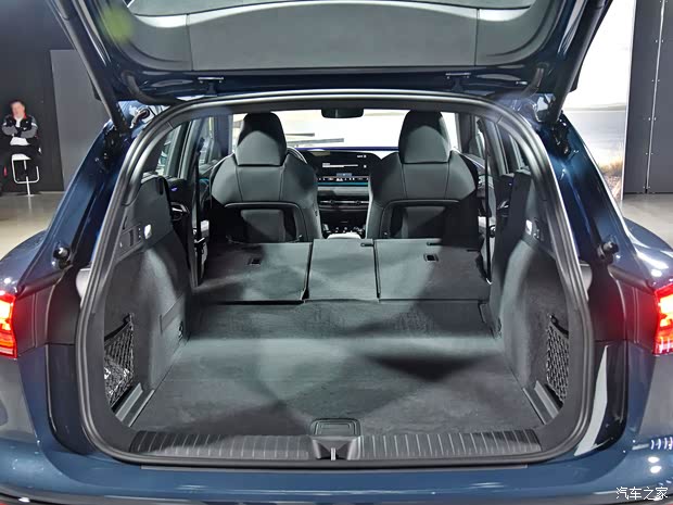 奥迪(进口) 奥迪Q6 e-tron(海外) 2024款 基本型 奥迪(进口) 奥迪Q6 e-tron(海外) 2024款 基本型