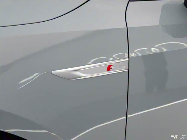 上汽奧迪 奧迪A7L 2024款 55 TFSI quattro RS 套件競(jìng)速版