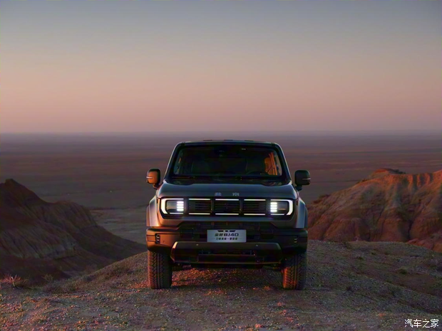 北京越野 北京BJ40 2024款 2.0T 刀锋英雄版 攀登者