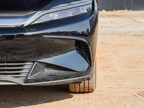 2025款 EV 智驾版 605KM尊荣型 2025款 EV 智驾版 605KM尊荣型