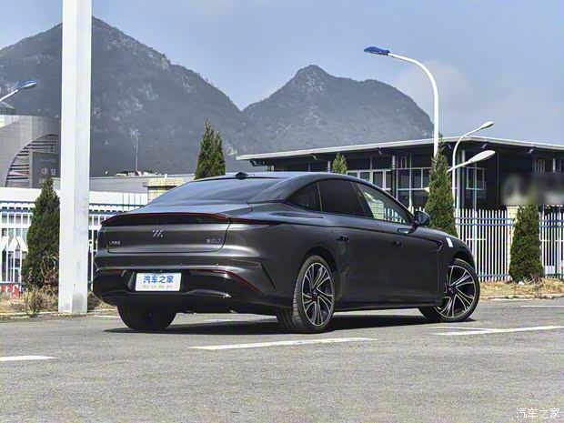 智己汽车 智己L7 2024款 后驱版 智己汽车 智己L7 2024款 后驱版