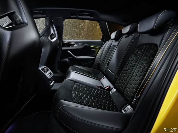 Audi Sport 奥迪RS 4 2024款 RS4 Avant edition 25 years Audi Sport 奥迪RS 4 2024款 RS4 Avant edition 25 years