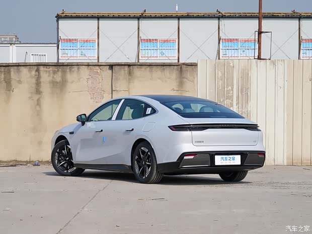 吉利汽车 银河E8 2024款 550km PRO 吉利汽车 银河E8 2024款 550km PRO