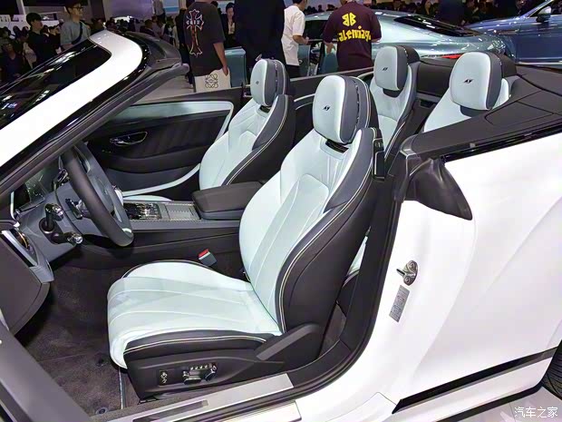 宾利 欧陆 2024款 4.0T GT S V8 敞篷版 宾利 欧陆 2024款 4.0T GT S V8 敞篷版