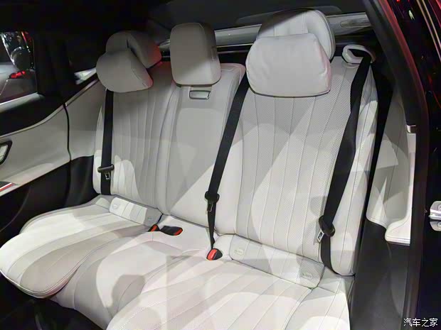 北京奔驰 奔驰E级新能源 2024款 E 350 e L 插电式混合动力轿车 北京奔驰 奔驰E级新能源 2024款 E 350 e L 插电式混合动力轿车