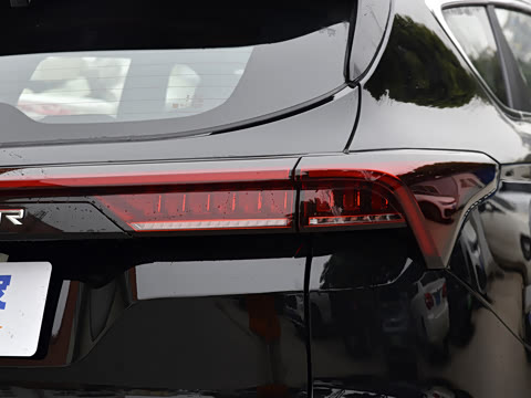 2025款 冠军版 1.5T DCT冠军MAX 5座 2025款 冠军版 1.5T DCT冠军MAX 5座