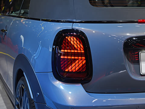 2025款 2.0T COOPER S CABRIO 白日星尘限定配色 2025款 2.0T COOPER S CABRIO 白日星尘限定配色