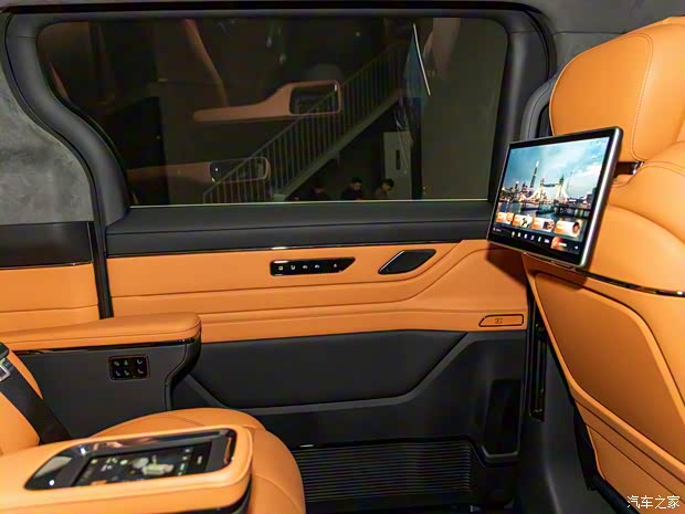 LEVC L380 2024款 140度 6座 四驅(qū)Ultra