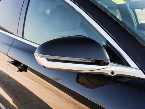 2025款 EV 智驾版 605KM尊荣型 2025款 EV 智驾版 605KM尊荣型