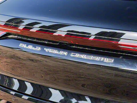 2025款 EV 智驾版 605KM尊荣型 2025款 EV 智驾版 605KM尊荣型