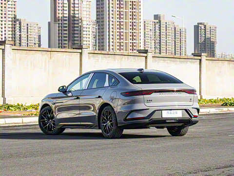 2025款 DM-i 智驾版 125KM尊贵型 2025款 DM-i 智驾版 125KM尊贵型