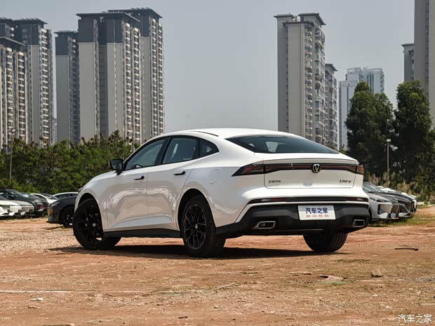 长安汽车 长安UNI-V 2024款 1.5T 尊享型 长安汽车 长安UNI-V 2024款 1.5T 尊享型