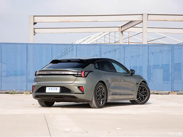 极氪 极氪001 2024款 三元锂 双电机 极氪 极氪001 2024款 三元锂 双电机