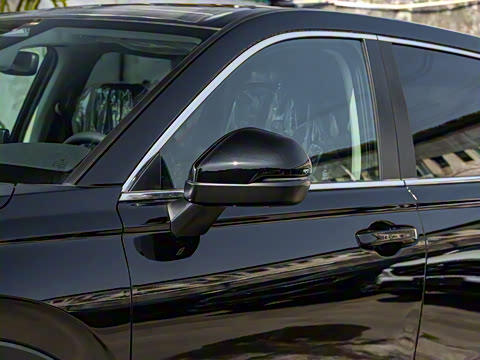 2024款 240TURBO 两驱锋尚版 5座 2024款 240TURBO 两驱锋尚版 5座