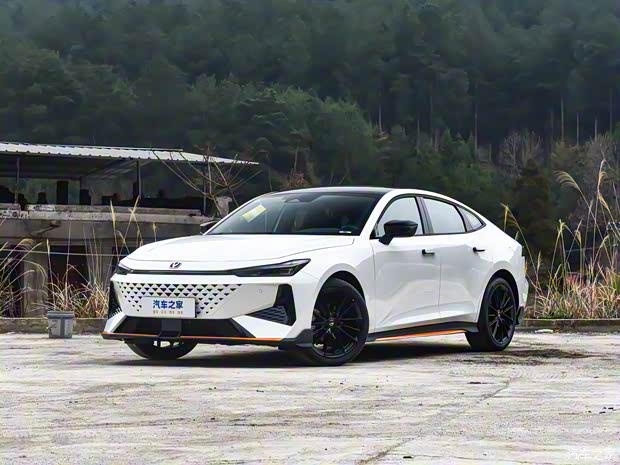 长安汽车 长安UNI-V 2024款 1.5T 尊贵运动型 长安汽车 长安UNI-V 2024款 1.5T 尊贵运动型