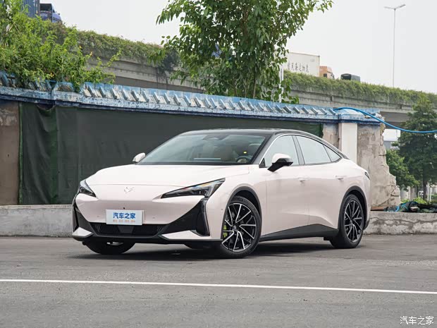 北汽新能源 极狐 阿尔法S5 2024款 708MAX 200kW 北汽新能源 极狐 阿尔法S5 2024款 708MAX 200kW