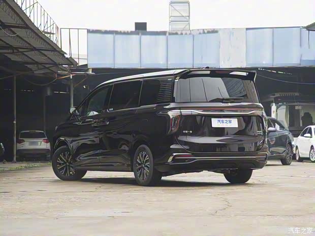 一汽红旗 红旗HQ9 PHEV 2024款 20TD 基本型 一汽红旗 红旗HQ9 PHEV 2024款 20TD 基本型