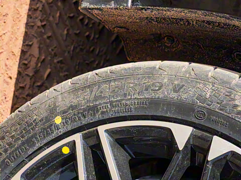 2025款 EV 智驾版 605KM尊荣型 2025款 EV 智驾版 605KM尊荣型