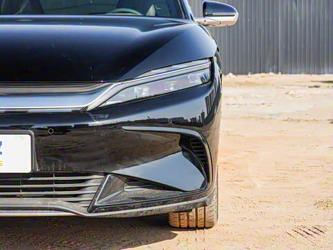 2025款 EV 智驾版 605KM尊荣型 2025款 EV 智驾版 605KM尊荣型