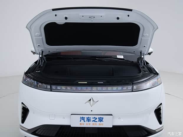 东风乘用车 eπ008 2024款 纯电 基本型 东风乘用车 eπ008 2024款 纯电 基本型