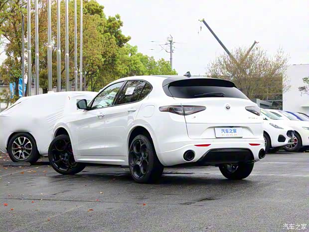 阿爾法·羅密歐 Stelvio斯坦維 2024款 2.0T 280HP Tributo Italiano 致敬傳奇版