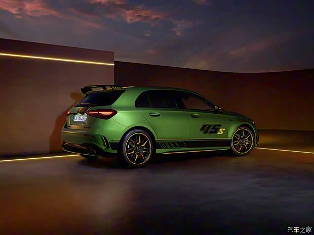 梅赛德斯-AMG 奔驰A级AMG(进口) 2024款 AMG A 45 S 4MATIC+ 魔焰绿特别版 梅赛德斯-AMG 奔驰A级AMG(进口) 2024款 AMG A 45 S 4MATIC+ 魔焰绿特别版