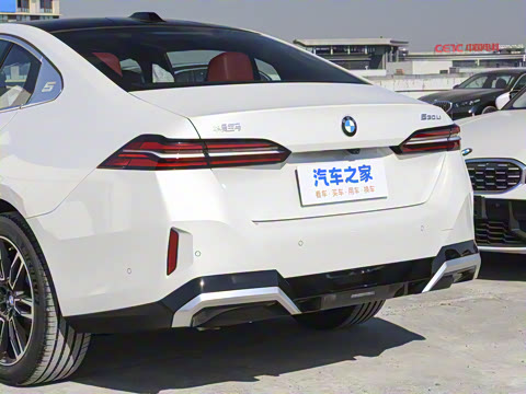 2025款 530Li 领先型 M运动套装 2025款 530Li 领先型 M运动套装