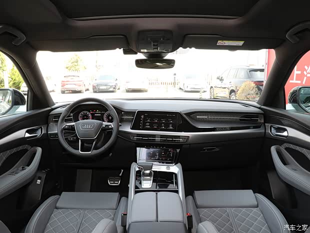 上汽奧迪 奧迪Q6 2024款 45 TFSI quattro RS 套件競速版 7座