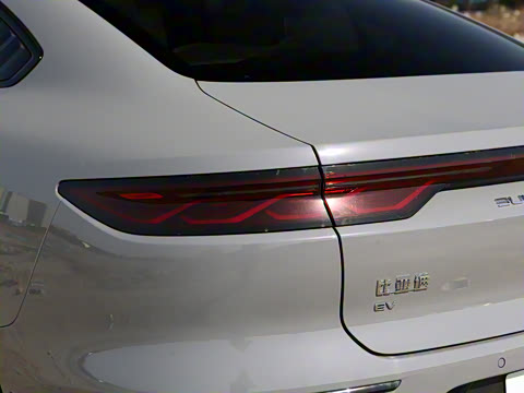 2025款 EV 智驾版 506KM尊贵型 2025款 EV 智驾版 506KM尊贵型