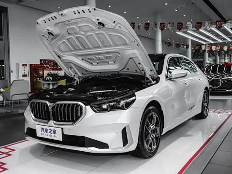 2025款 530Li 领先型 豪华套装 2025款 530Li 领先型 豪华套装