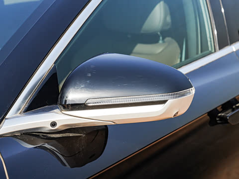 2025款 EV 智驾版 605KM尊荣型 2025款 EV 智驾版 605KM尊荣型