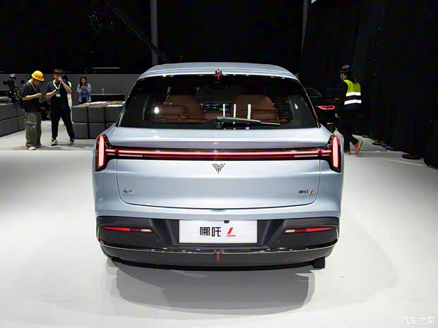 合众汽车 哪吒L 2024款 510 闪充红衣版 合众汽车 哪吒L 2024款 510 闪充红衣版