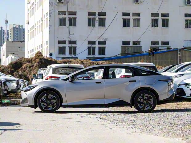 一汽丰田 丰田bZ3 2024款 517km 精英PRO 一汽丰田 丰田bZ3 2024款 517km 精英PRO