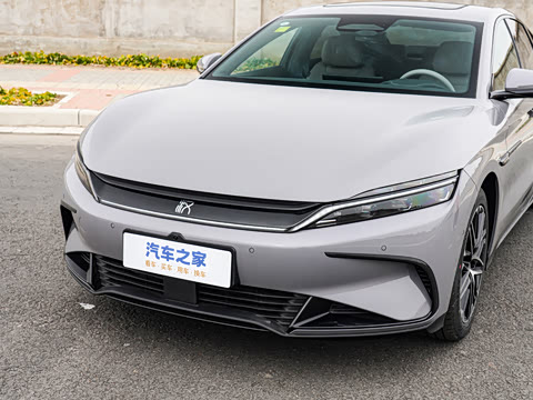 2025款 EV 智驾版 605KM尊荣型 2025款 EV 智驾版 605KM尊荣型