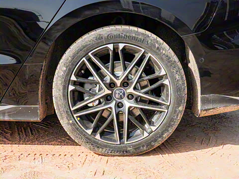 2025款 EV 智驾版 605KM尊荣型 2025款 EV 智驾版 605KM尊荣型