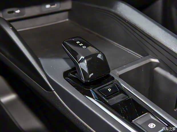 吉利汽车 缤瑞 2024款 缤瑞COOL 1.5T DCT龙腾版 吉利汽车 缤瑞 2024款 缤瑞COOL 1.5T DCT龙腾版