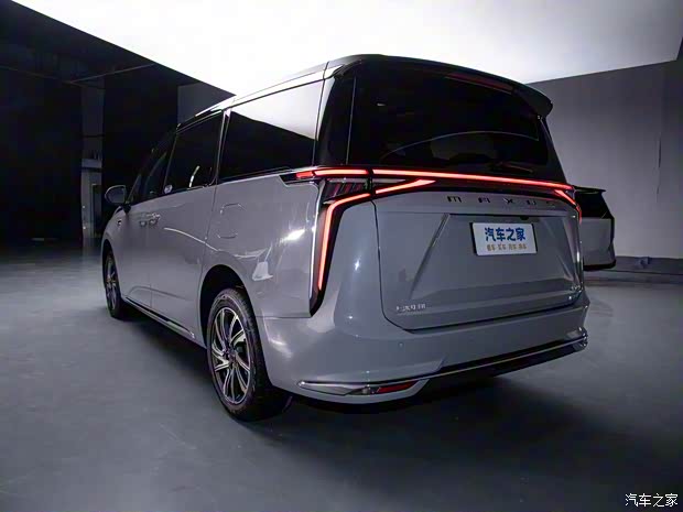 上汽大通 大家9 2024款 超混 超長(zhǎng)續(xù)航版 7座 高配